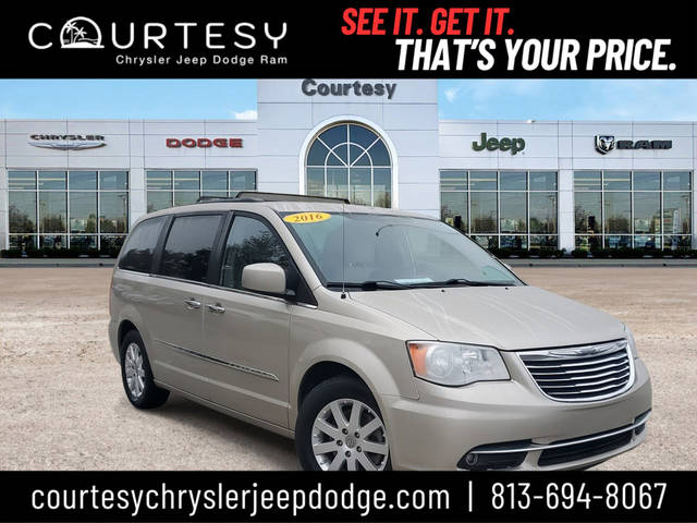 2016 Chrysler Town and Country Touring FWD photo