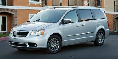 2016 Chrysler Town and Country Limited Platinum FWD photo
