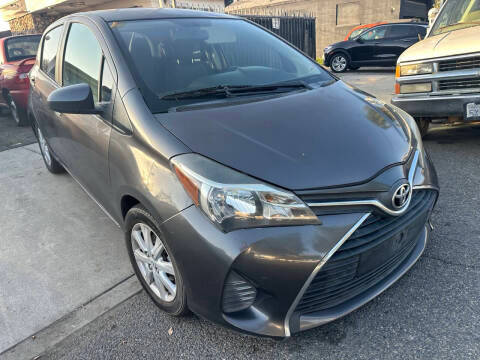 2015 Toyota Yaris LE FWD photo