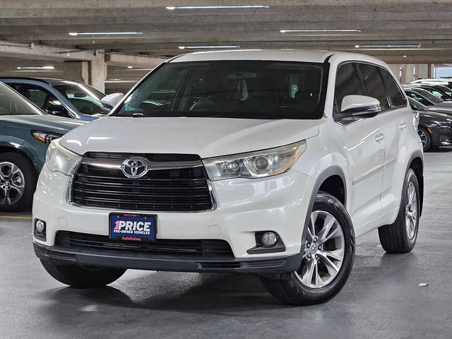 2015 Toyota Highlander LE Plus FWD photo