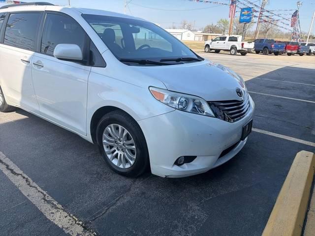 2015 Toyota Sienna XLE FWD photo