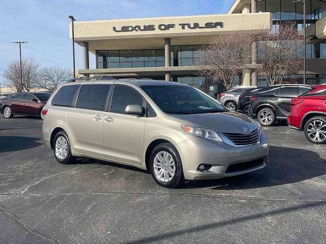 2015 Toyota Sienna XLE FWD photo