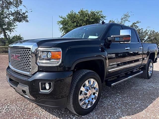 2015 GMC Sierra 2500HD Denali 4WD photo