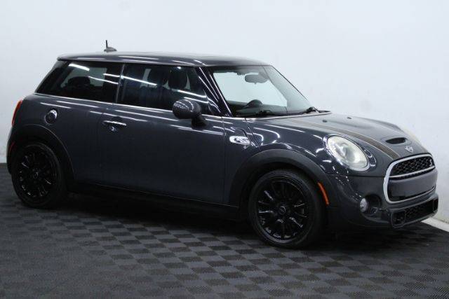 2015 MINI Hardtop 2 Door S FWD photo