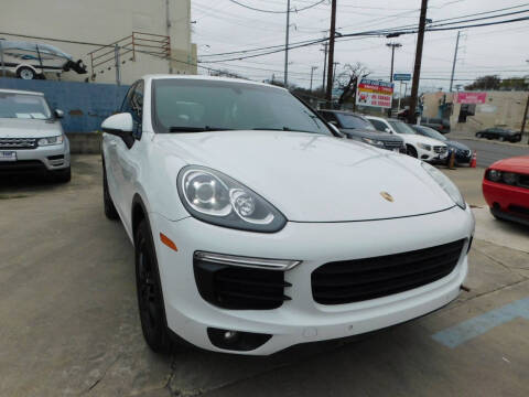 2016 Porsche Cayenne  AWD photo