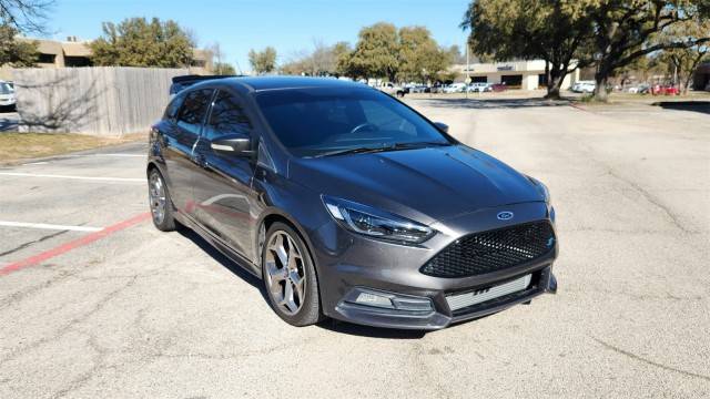 2016 Ford Focus ST FWD photo