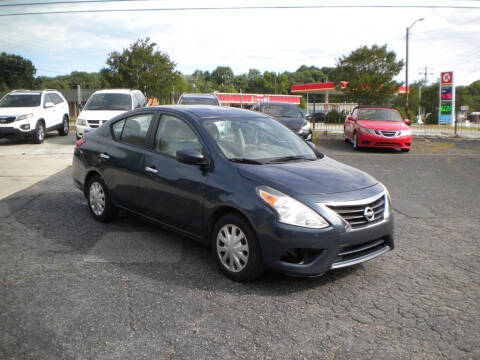 2016 Nissan Versa SV FWD photo