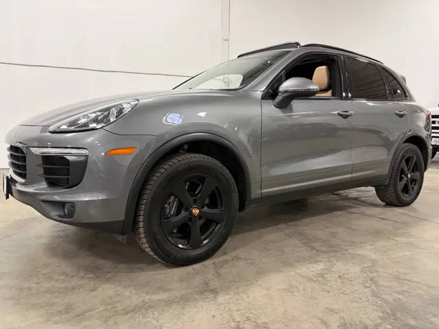 2016 Porsche Cayenne  AWD photo