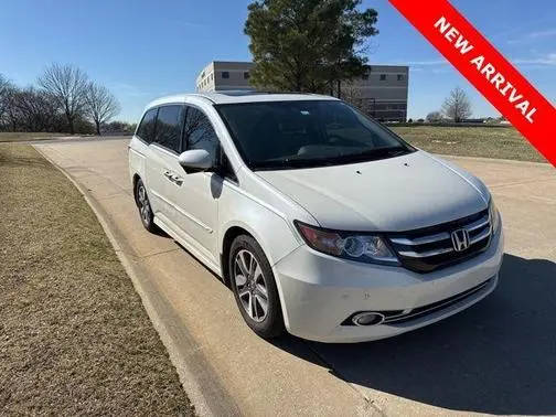 2016 Honda Odyssey Touring FWD photo