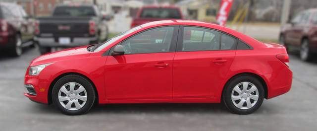 2016 Chevrolet Cruze LS FWD photo