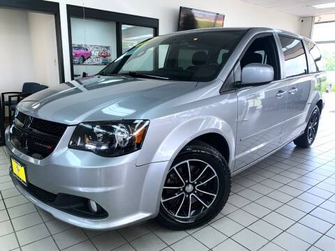 2016 Dodge Grand Caravan SXT FWD photo