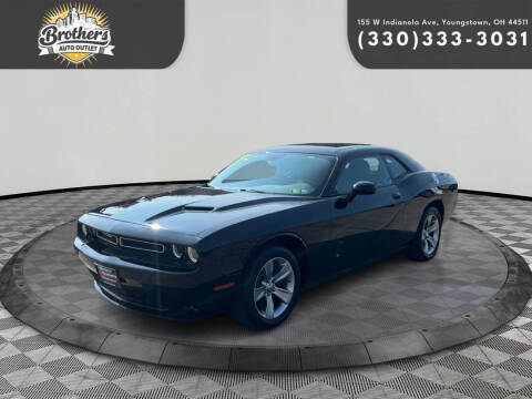 2015 Dodge Challenger SXT RWD photo