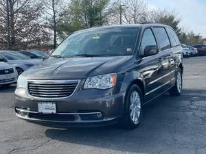 2016 Chrysler Town and Country Touring FWD photo