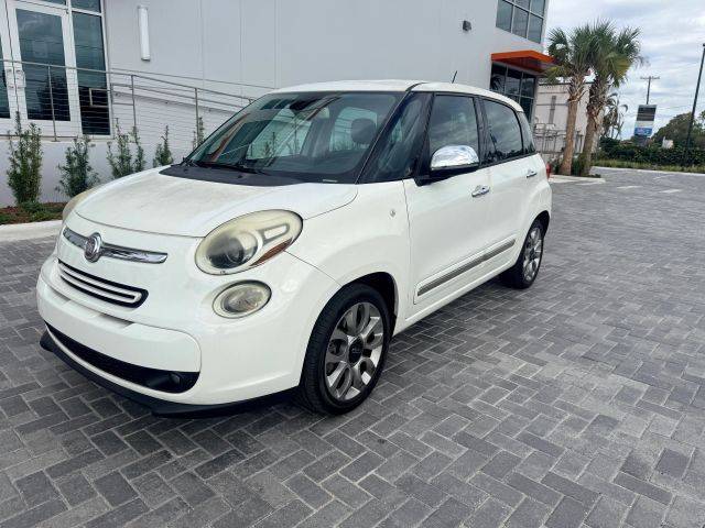 2015 FIAT 500L Lounge FWD photo