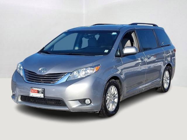 2015 Toyota Sienna XLE FWD photo