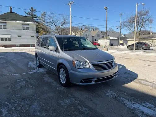 2016 Chrysler Town and Country Touring FWD photo