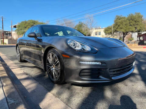 2016 Porsche Panamera  RWD photo