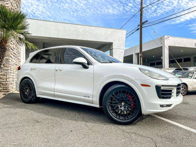 2016 Porsche Cayenne GTS AWD photo