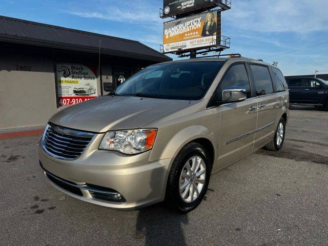 2016 Chrysler Town and Country Limited Platinum FWD photo