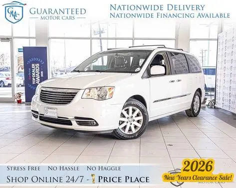2016 Chrysler Town and Country Touring FWD photo