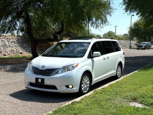 2015 Toyota Sienna Ltd AWD photo