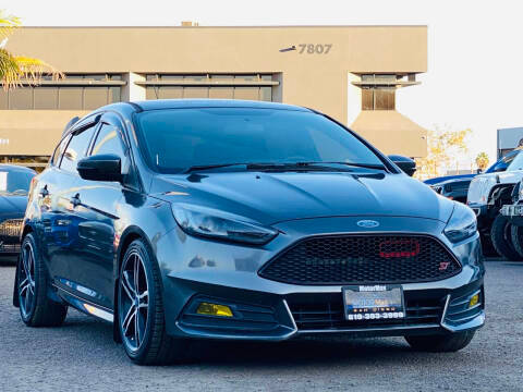 2015 Ford Focus ST FWD photo