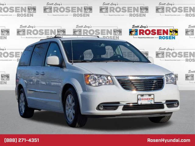 2016 Chrysler Town and Country Touring FWD photo