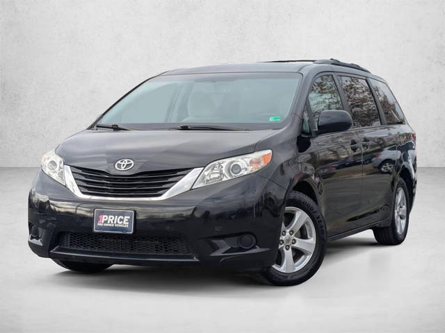 2015 Toyota Sienna LE FWD photo
