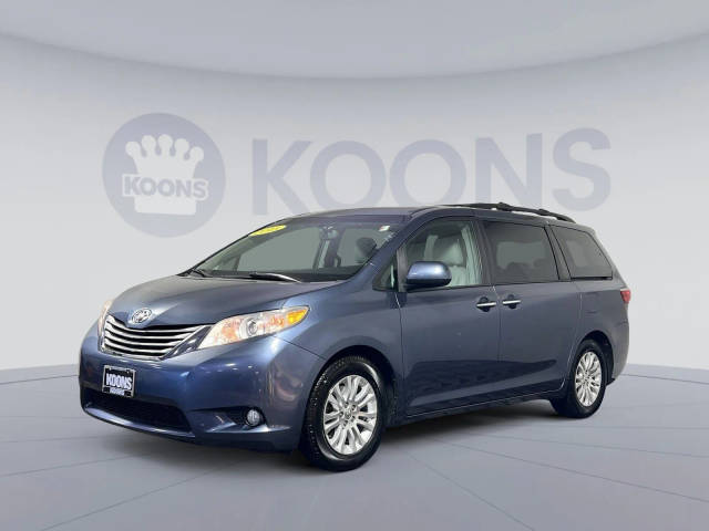 2015 Toyota Sienna XLE FWD photo