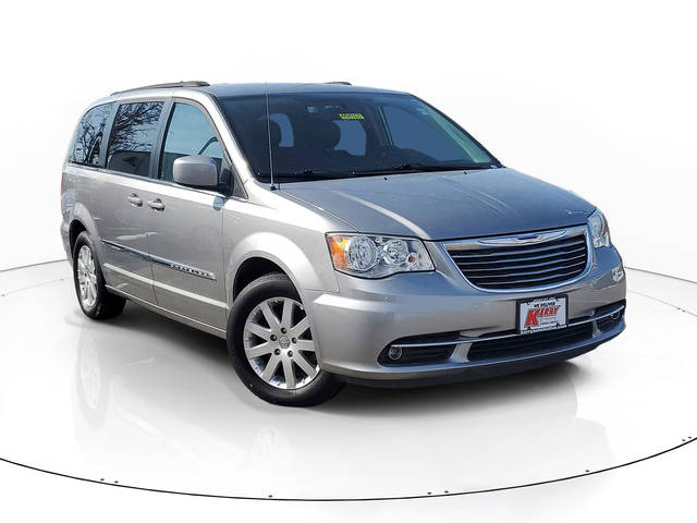 2016 Chrysler Town and Country Touring FWD photo