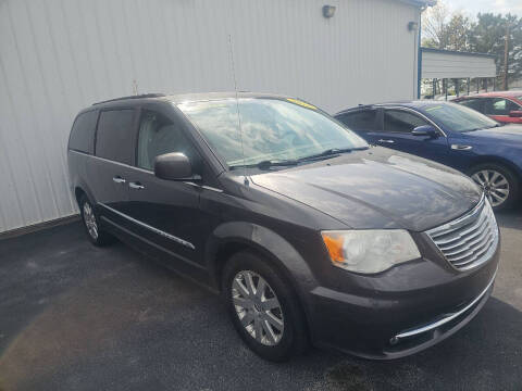 2016 Chrysler Town and Country Touring FWD photo