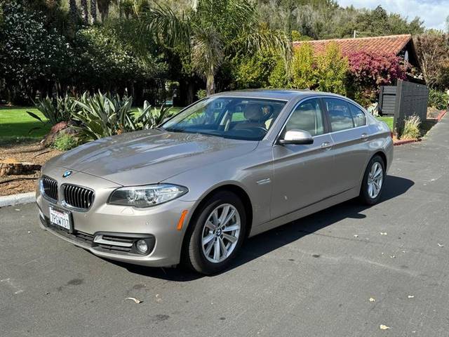 2016 BMW 5 Series 528i RWD photo