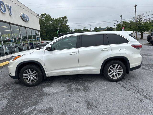 2015 Toyota Highlander LE AWD photo