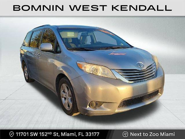 2015 Toyota Sienna LE FWD photo