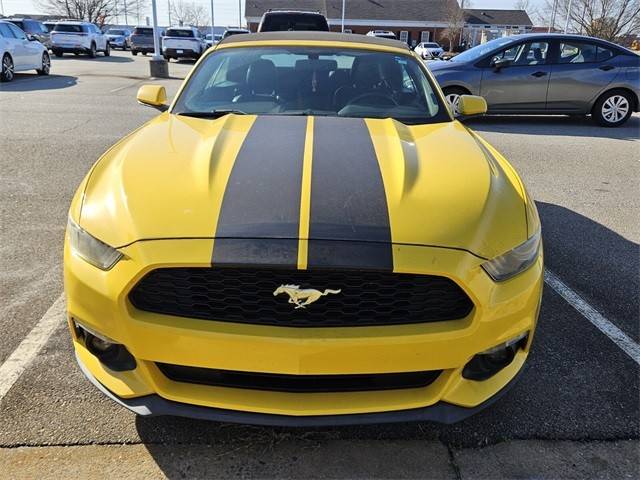 2015 Ford Mustang V6 RWD photo