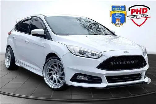 2016 Ford Focus ST FWD photo