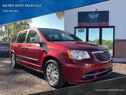 2016 Chrysler Town and Country Touring-L Anniversary Edition FWD photo