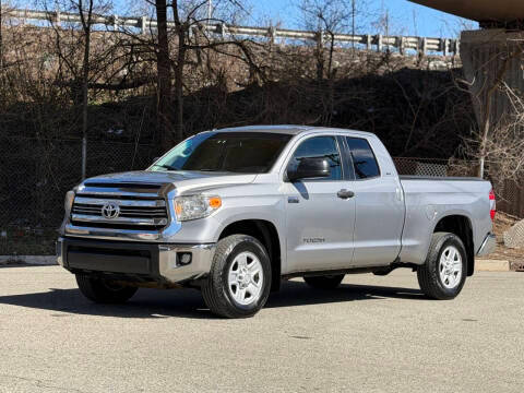 2016 Toyota Tundra SR5 4WD photo