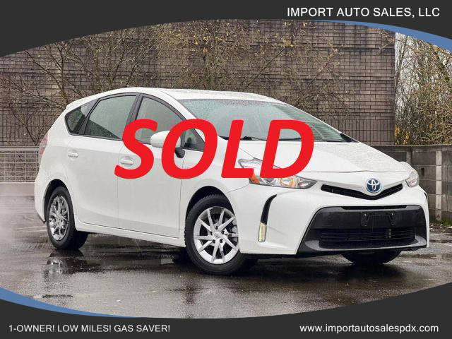 2016 Toyota Prius v Three FWD photo