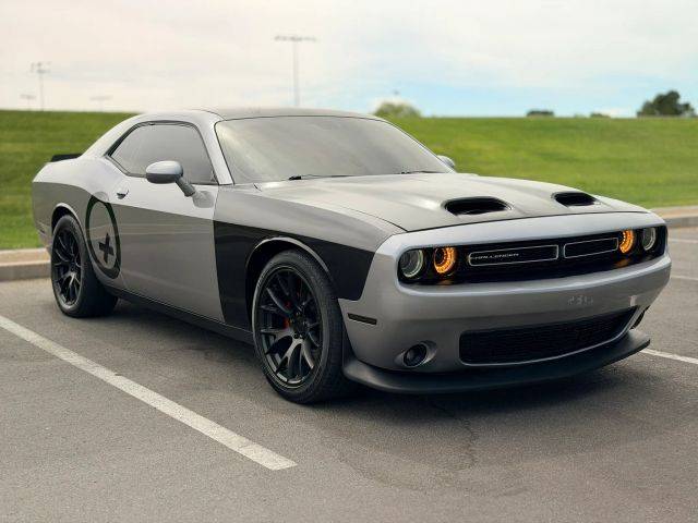 2015 Dodge Challenger R/T RWD photo
