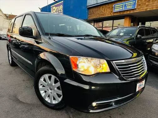 2016 Chrysler Town and Country Touring FWD photo