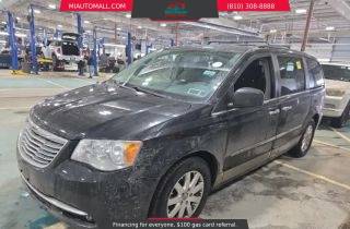 2016 Chrysler Town and Country Touring FWD photo