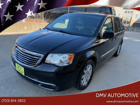 2016 Chrysler Town and Country Touring FWD photo