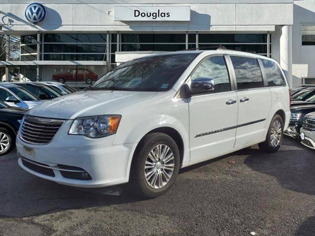 2016 Chrysler Town and Country Touring-L Anniversary Edition FWD photo