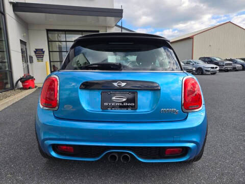 2016 MINI Hardtop 2 Door S FWD photo