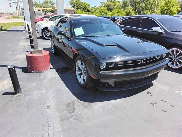 2016 Dodge Challenger SXT RWD photo