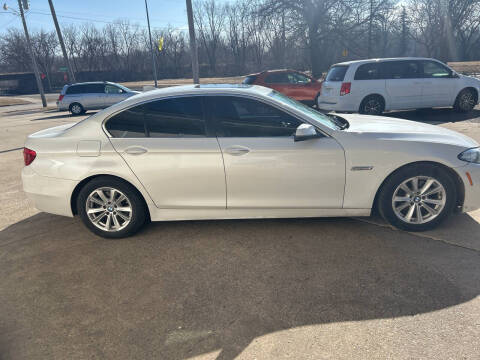 2016 BMW 5 Series 528i RWD photo