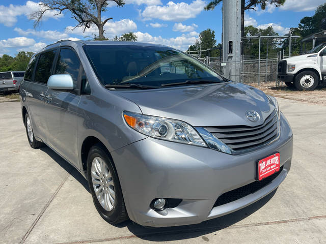 2015 Toyota Sienna XLE FWD photo