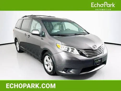 2015 Toyota Sienna  FWD photo