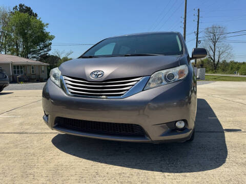 2015 Toyota Sienna XLE FWD photo